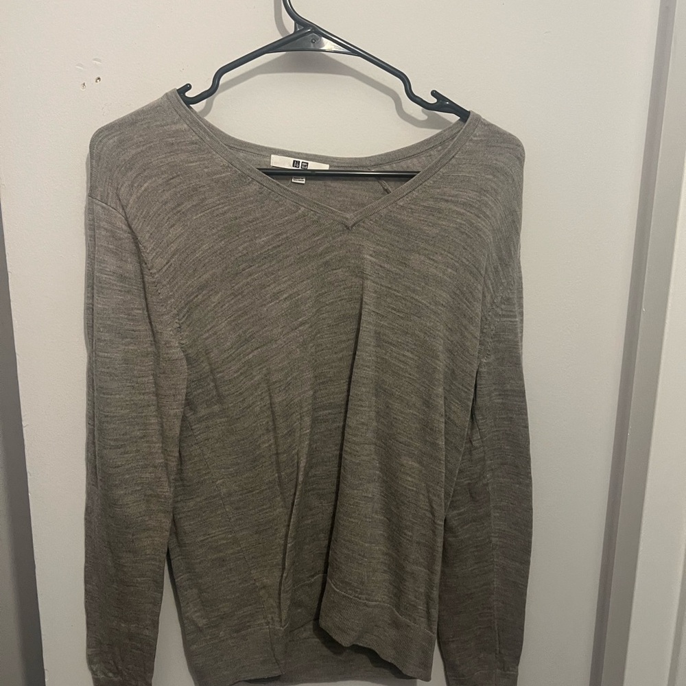 Uniqlo Gray V-Neck Sweater